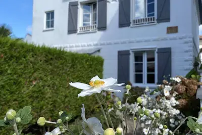Image de Ciboure, St Jean de Luz maison de ville avec jardin, plage à pied.