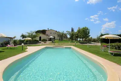 Image de Appartement dans une maison de vacances avec piscine, Wifi, Tv, terrasse, animaux admis, parking