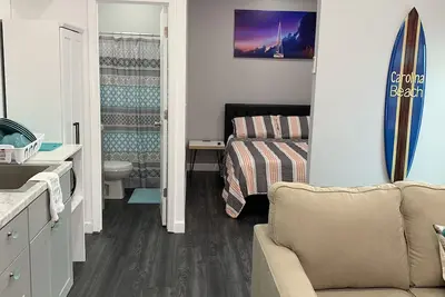 Image de Studio confortable: 1 chambre, 1 salle de bain complète et canapé-lit queen (4 personnes)