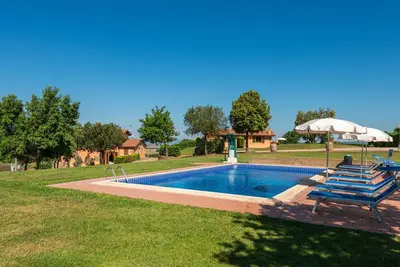 Image de Bel appartement dans une maison de vacances avec Wifi, climatisation, piscine, Tv, terrasse, parking