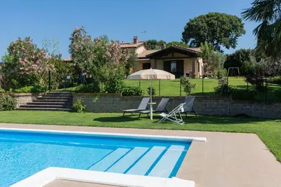 Image de Agréable appartement dans une maison de vacances avec Wifi, piscine, Tv, terrasse et parking