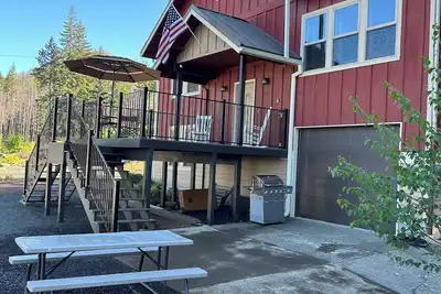 Image de Spacious 3-Story Home, 4 bedrooms, Sleeps 12, Easy Trailer Parking