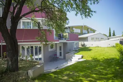 Appartement de luxe à Villa Magenta - un mélange artistique de minimalisme et d'élégance.