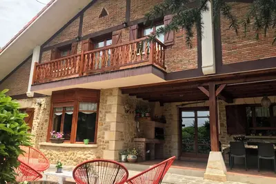Ferme moderne au coeur de Gorbea, excellent emplacement. <br>De 8 à 12