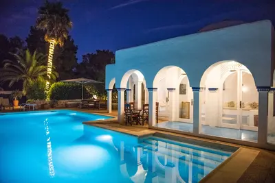Image de Villa, 7br, Sea views, walk to the beach, pool house
