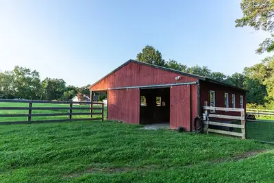 Image de Maison avec grange, 1 acre clôturée sur 3 acres près de Fair Hill Equestrian Events