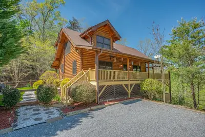 Image de Nouveau! Cabane en rondins dans les montagnes! Vue sur la montagne / Lac privé / Plage / RIVIÈRE / animaux domestiques