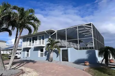 Image de Waterfront home with water views from every room, heated pool, dock, kayaks
