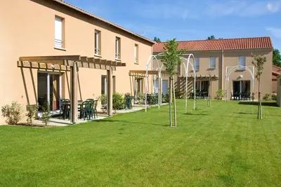 Image de Maison cosy + équipée avec jardin | Accès au centre de fitness
