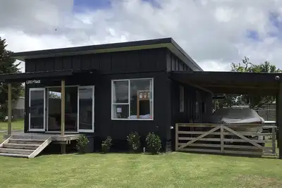 Image de Black Beauty - Spacious Family Retreat for 12 + Spa