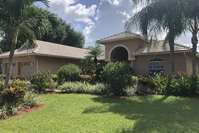 Villa Bonita Springs! Communauté fermée! 3 min de la plage, vue sur le golf, piscine!
