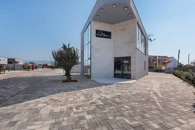 Image de Maison de Vacances Ă Vir avec Piscine et Sauna