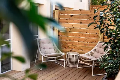 Image de Somptueux Appartement avec Jardin - Carmel Market - House of Palm