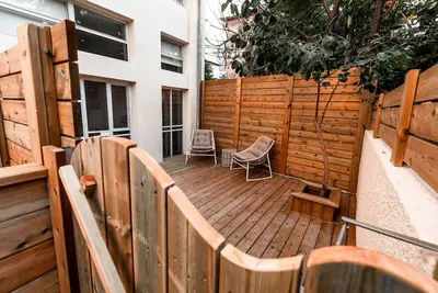 Image de Appartement de luxe avec grand Patio - Au coeur de Tel Aviv - Carmel Market