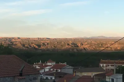 Image de Maison troglodyte confortable avec placeta privée avec de magnifiques vues sur les Badlands