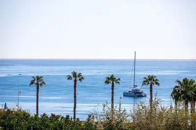 Image de Modern house with charming sea views 3 minutes walk to the beach in a quiet area