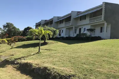 Image de Weslore Apartments Private 10 Acre Estate