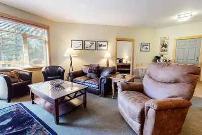 Image de Ski-In / Ski-Out, Condo spacieux au Sunstone Lodge! Grands équipements complexes!