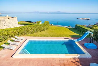 Image de Mireia: Villa avec piscine privée et vue spectaculaire sur la mer