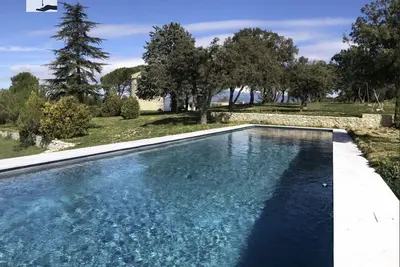 Image de Mas de Moulin, piscine privée, villa artistique, climatisation.