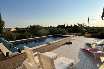 Image de Maison individuelle récente avec piscine privée sur 2 000 m2 de terrain privé