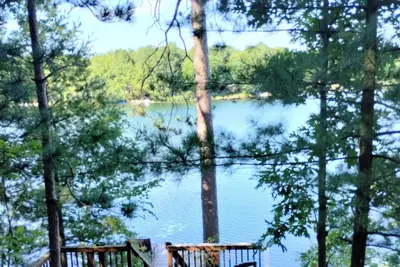 Image de Reserve maintenant! Chandler's Charm - Magnifique chalet au bord du lac!