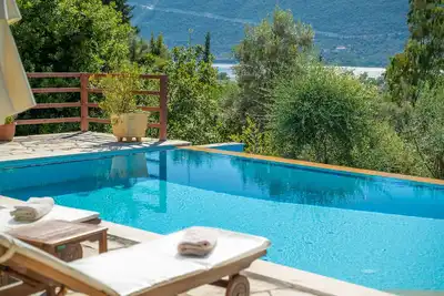 Melissi Villa, avec vue sur la baie de Vasiliki, à proximité de la plage et d'autres commodités!