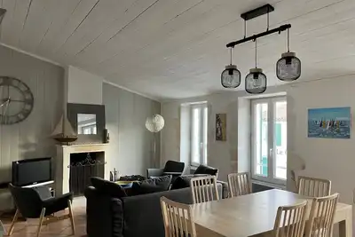 Image de Bel appartement (type maison)avec terrasse port de la Flotte(plages, commerces. )
