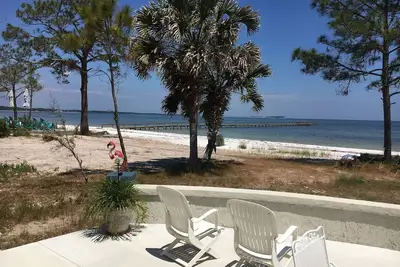 Image de Beach Front Home! 12 à 2 espaces de vie séparés