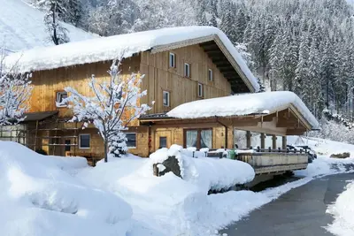 Image de Merveilleuse maison de vacances privée pour 20 personnes avec Wifi, Tv, terrasse et parking