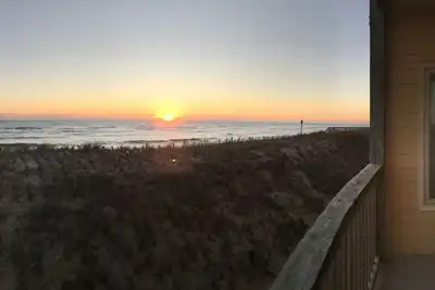 Image de Condo Oceanfront avec 2 lits King!
