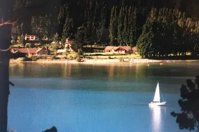 Image de Une maison au bord du lac