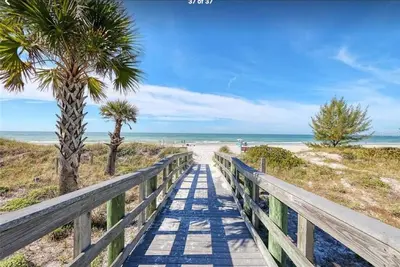 Image de Sandy Toes And Water Views Indian Shores Maison De Ville