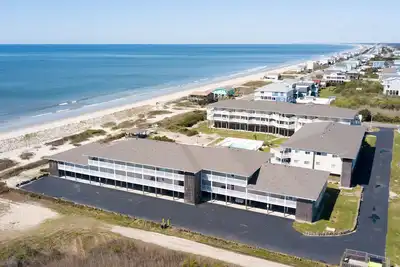 Image de The Sea Pearl - Ocean Front Condo on Oak Island - Sleeps 9 - 3bed/2bath