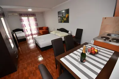 Image de Appartement pour les familles avec vue sur la mer Ă Herceg Novi