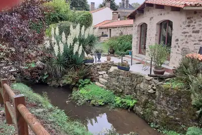 Longère Vendéenne, Gîte dans ancien moulin à eau.