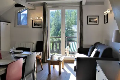 Image de Studio mezzanine renouvé 6 pers, proche commodités et téléski, avec balcon sud/est et casier à ski