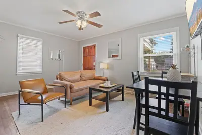 Image de Housepitality The Bungalow 2 Br 1ba