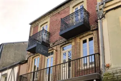 Image de Gîte idéalement situé à 2 min à pieds  de la mer et des falaises.