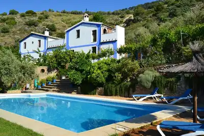 Image de Type loft, cheminée, terrasse, wifi, vue montagne, magnifiques couchers de soleil.
