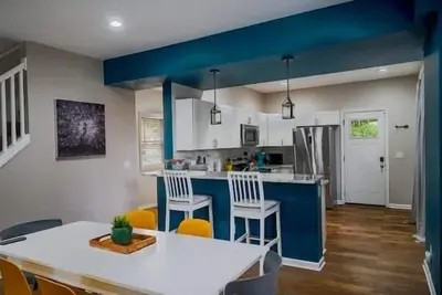 Image de Housepitality - The Lilley Pad - Near Downtown