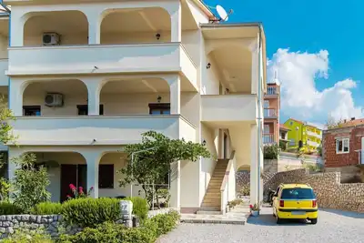 Agréable appartement pour 4 personnes avec climatisation, Wifi, Tv, patio, animaux admis et parking