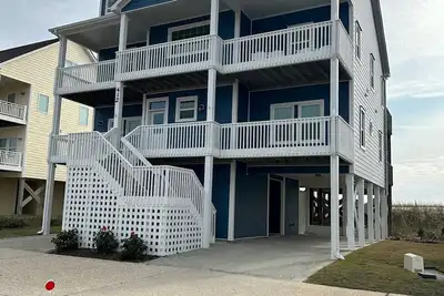 Image de Oceanfront North Topsail Beach House avec vue