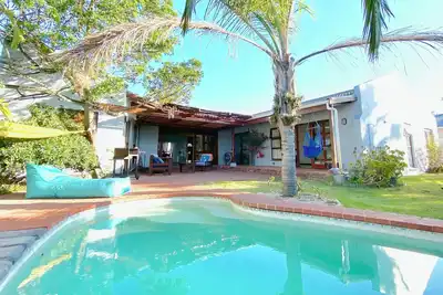 Image de Spacious vacation home ideal for families, small groups or water sports enthusiasts.