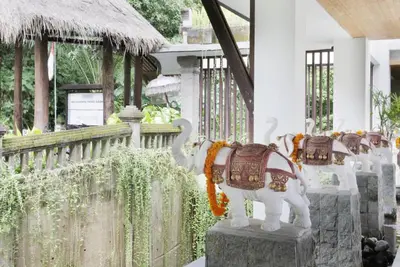 Image de Suite privée à Ubud, pour 2 personnes, entourée d'une végétation luxuriante