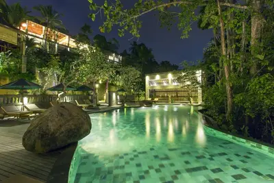 Image de Suite privée à Ubud, pour 2 personnes, entourée d'une végétation luxuriante