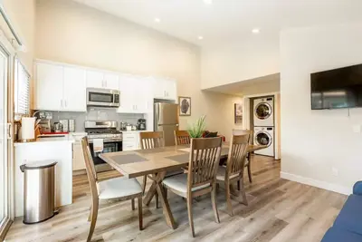 Image de New! Large 6br House (Duplex) | Santa Clara Medical Center | Sap San Jose McEnery Convention Center | Downtown San Jose | Laundry + Parking