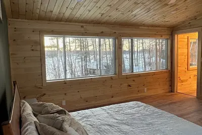 Image de 5 bed 4 bath in the Basin of Sebago Lake with 200 ft. of shared beach frontage