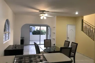 Image de 3br, 3ba gated communauté w / plage privée