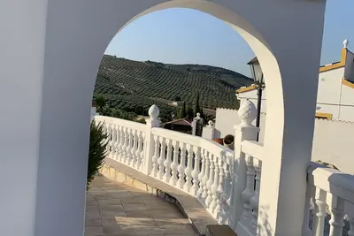 Image de A beautiful rural retreat set in the olive groves of Monte Sol